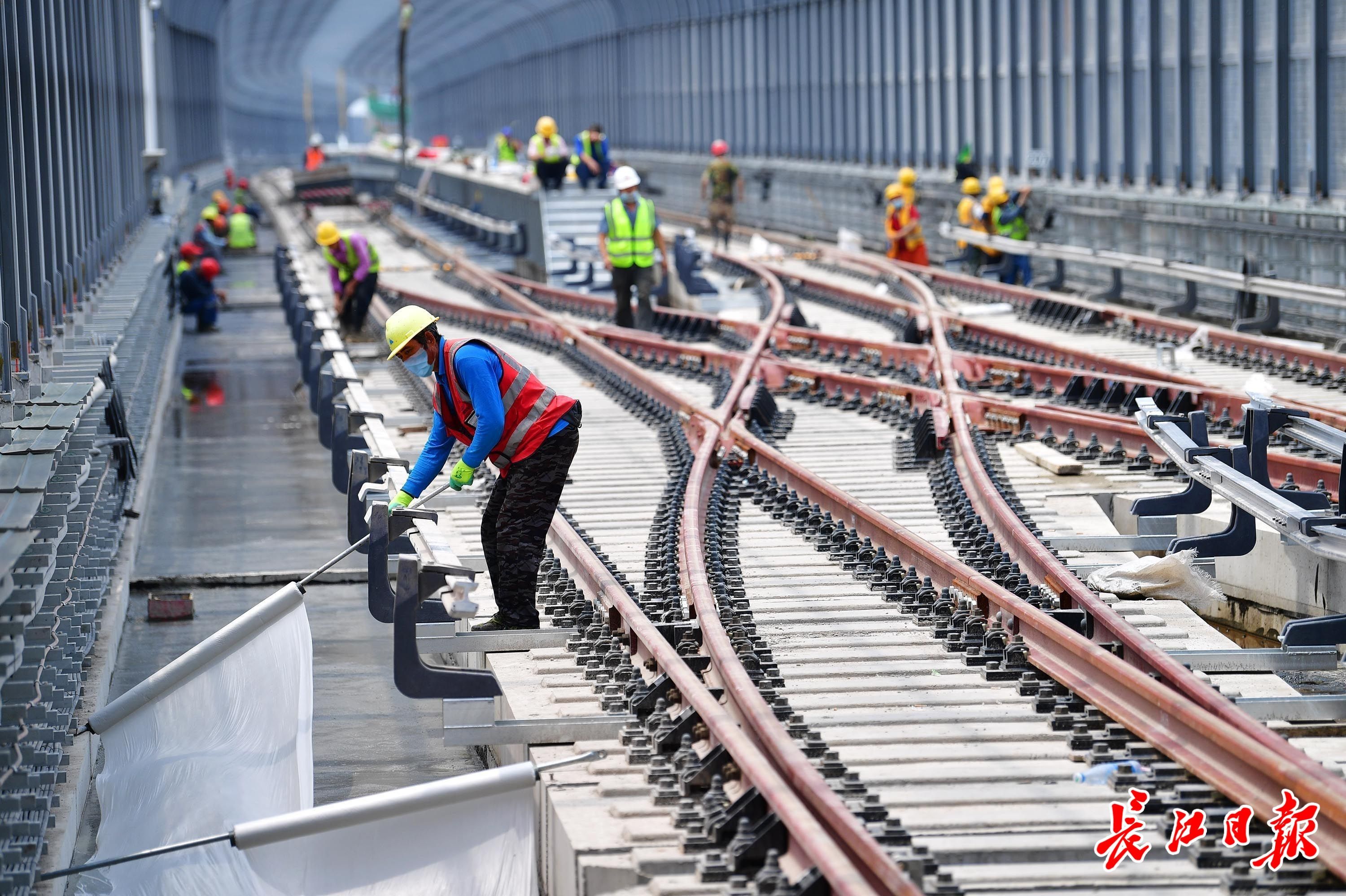 精工细做千余名建设者地铁工地书写工匠精神