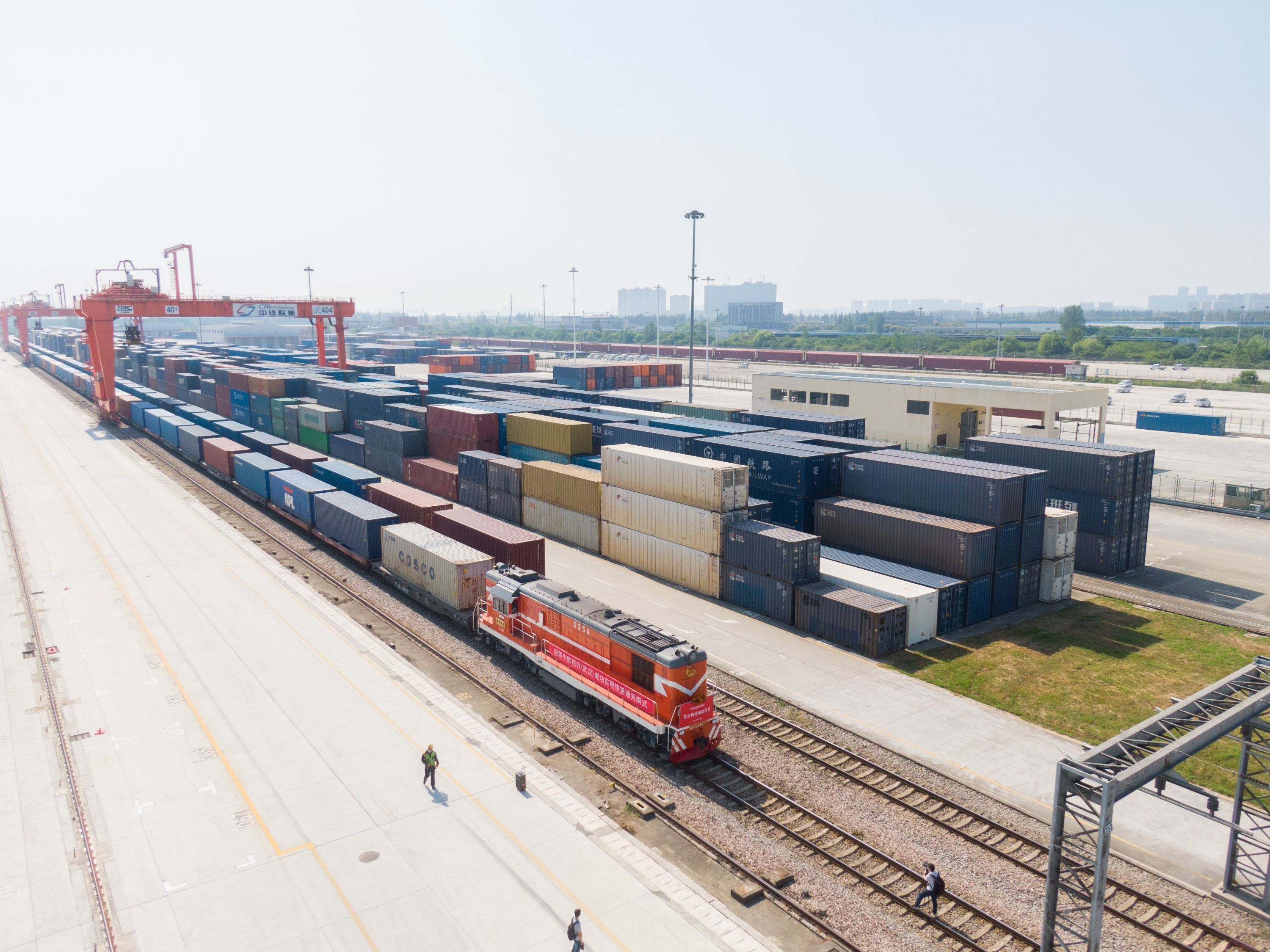 通讯员肖一鸣 摄据了解,随着中欧班列开行频次不断冲击新高,货源从