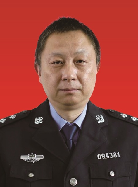 刘  敏    武穴市公安局    交通警察大队大队长,一级警长        在
