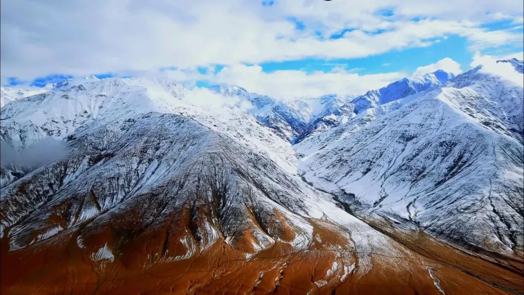 喀喇昆仑班公湖军机视角壮美
