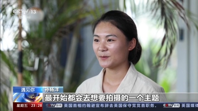 为了节约成本,杨建芳一个人经营着这家店铺,每天两点一线,卖衣服几乎