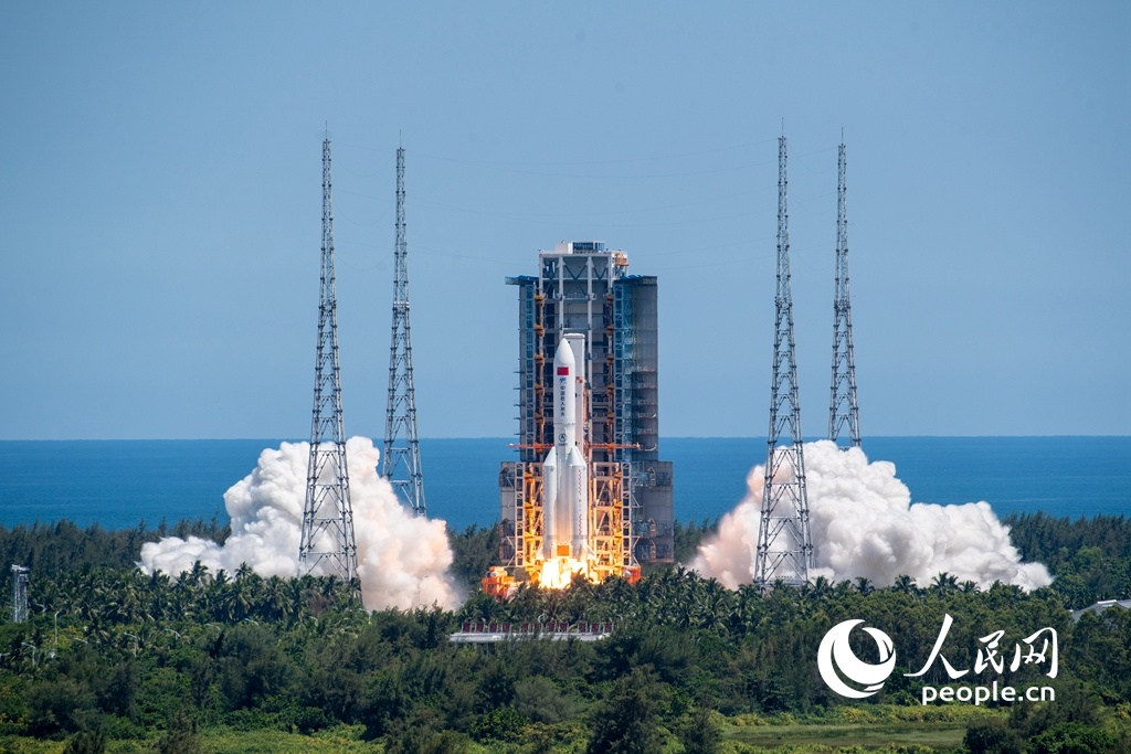 再问天宫问天实验舱发射升空瞬间震撼画面