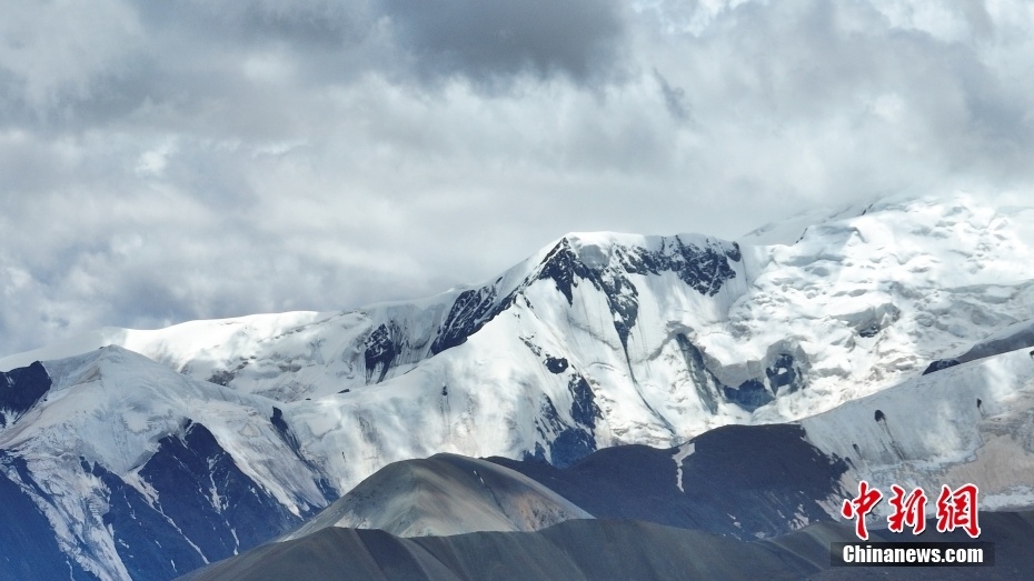 阿尼玛卿雪山山神图片