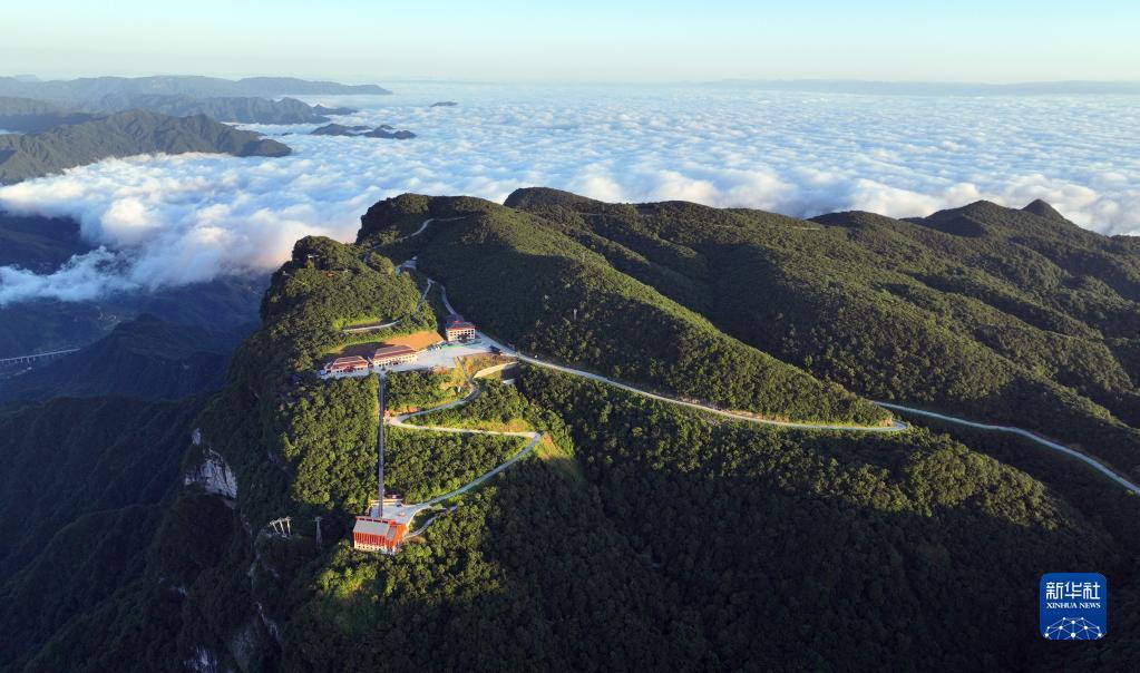 大明山龙头山全貌图片