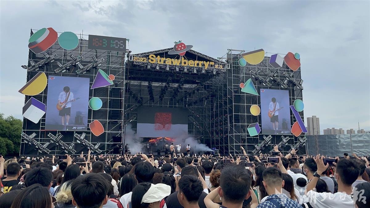 34组音乐人接力献唱草莓音乐节乐动江城仲夏