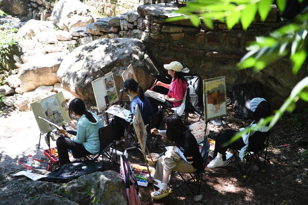 河南林州写生产业为传统村落增添活力