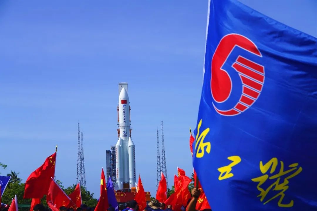 航天人将中国自信,中国力量,中国智慧,中国浪漫,一步