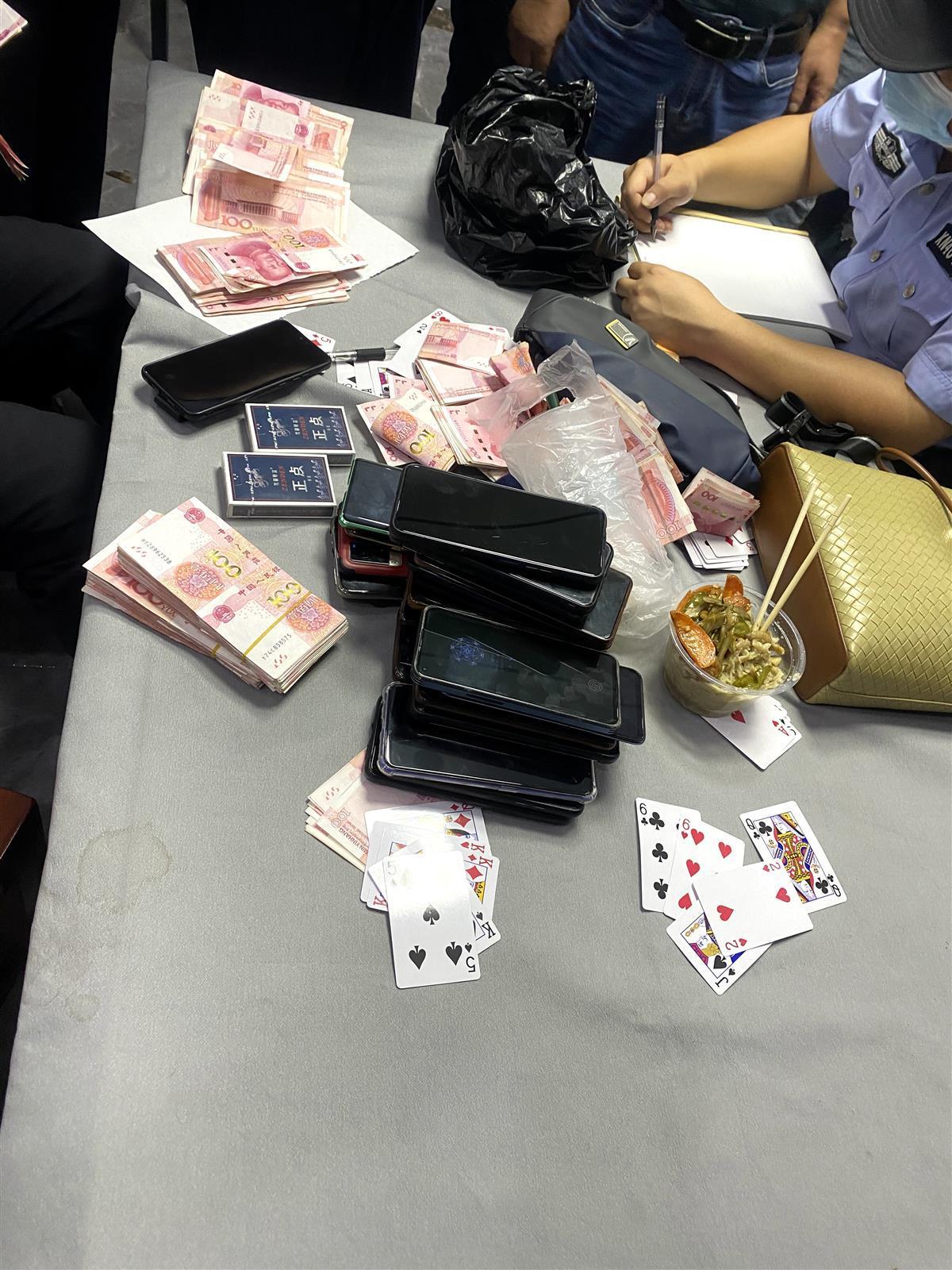 某等22人对其以扑克牌斗牛方式聚众赌博的赌博违法犯罪行为供认不讳