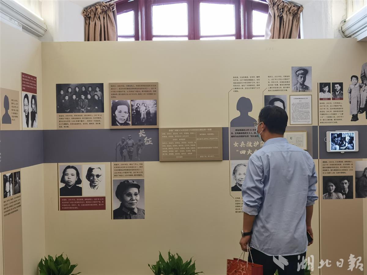 不爱红装爱武装中国第一批成建制女兵事迹开展