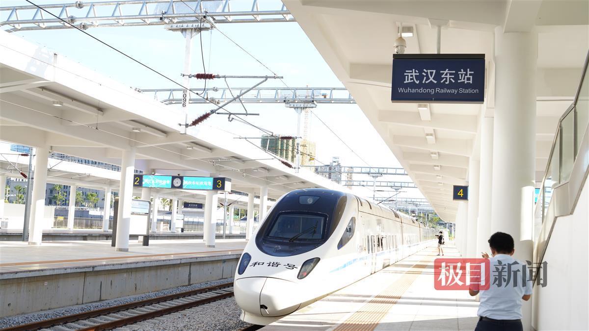 武汉东火车站正式开通首日共发送旅客约2000人