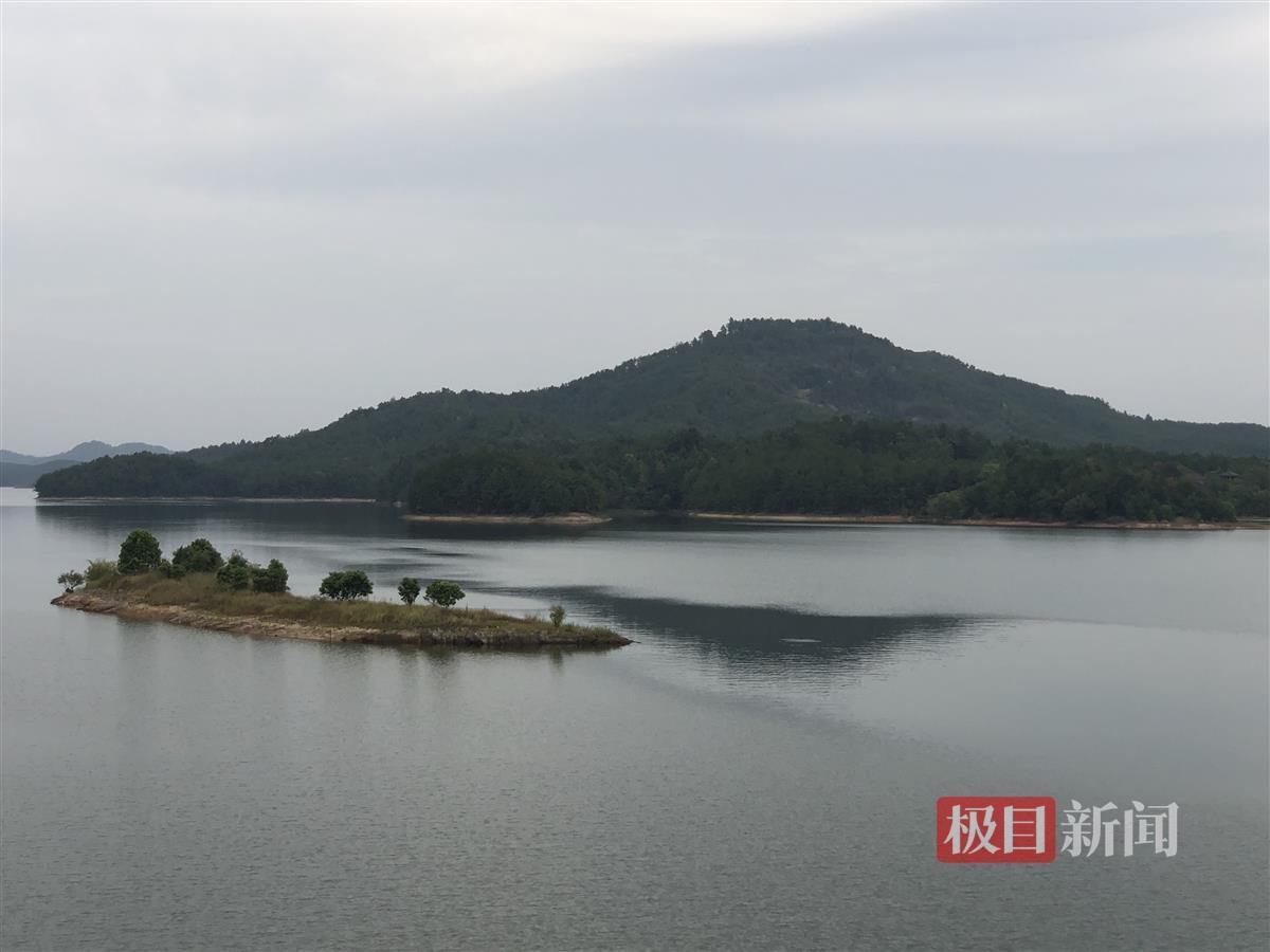 红安县,麻城市与武汉市新洲区交界处有座大二型水库,名叫"尾斗山水库"