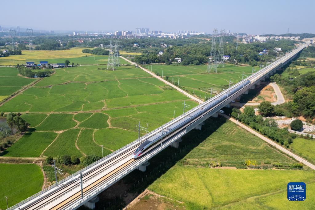 荆楚网>新闻频道>图片新华社记者 陈思汗 摄此次开通的渝厦高铁益长段