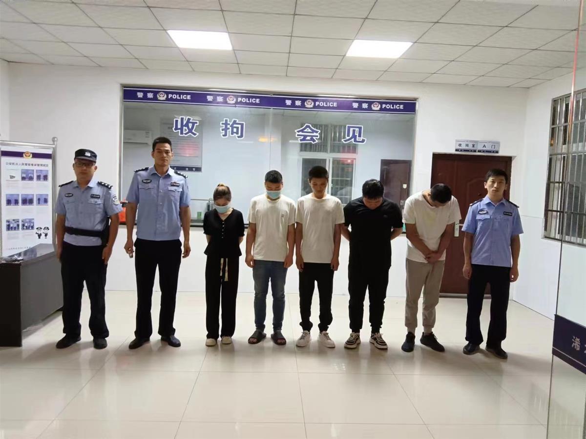 瘾君子聚众吸毒拒不开门,点燃被褥不料自己受不了了-荆楚网-湖北日报网