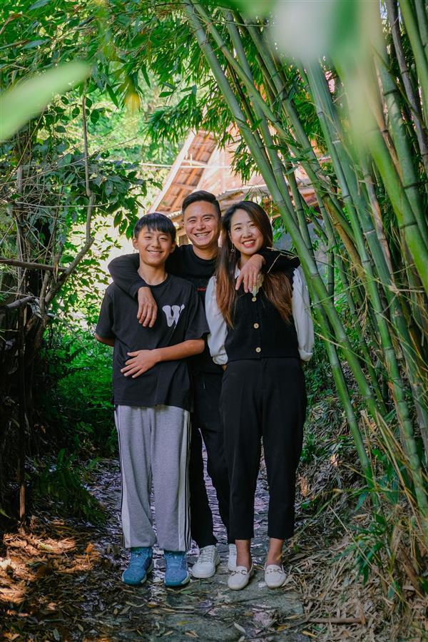 同村民们的交流过程中,志愿者们了解到绝大多数学生家庭没有"全家福"