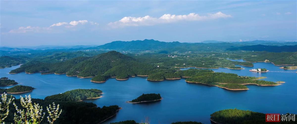 尾斗山水库是1959年始倾新洲,麻城,红安三县之力,历时3年,到1961年