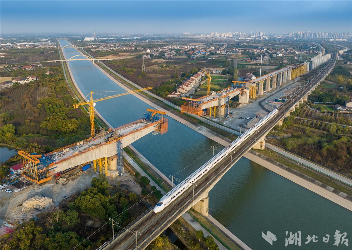 荆常铁路图片