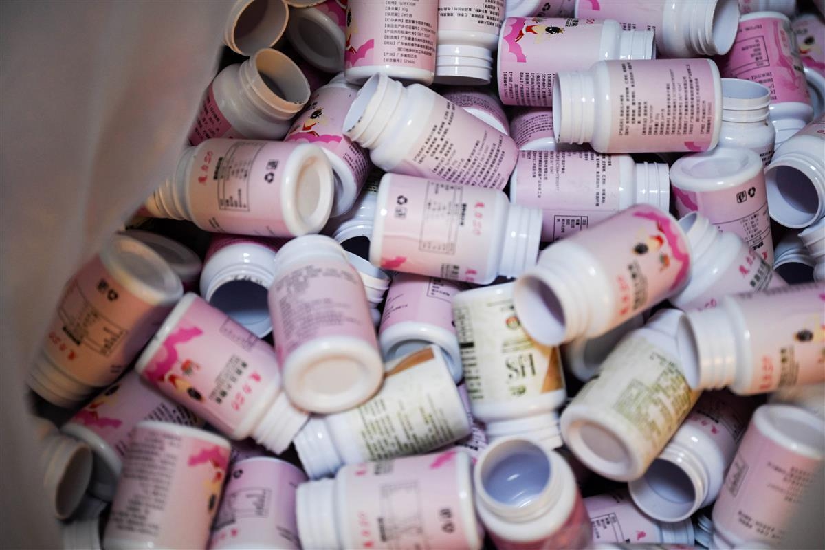 另外,杨某,欧某某还向姜某提供原料,由姜某在黑龙江生产含有西布曲明