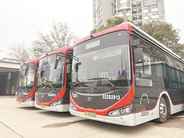 城际公交301路纯电动车上路外观更时尚乘坐更舒适