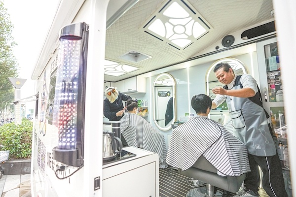 稀奇!房车理发店!