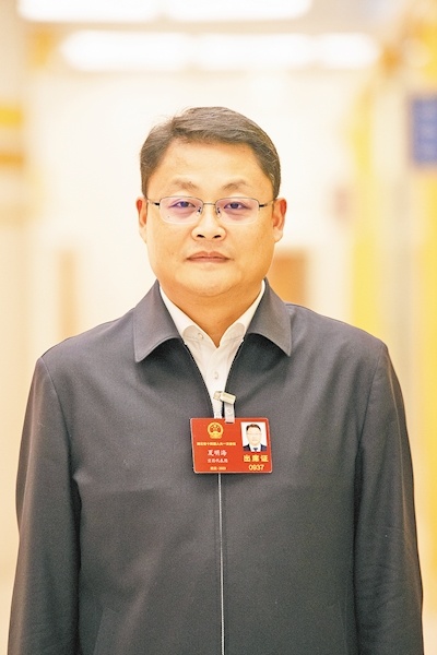 省人大代表宜都市市长 夏明海省人大代表老河口市市长 冯玉强省人大