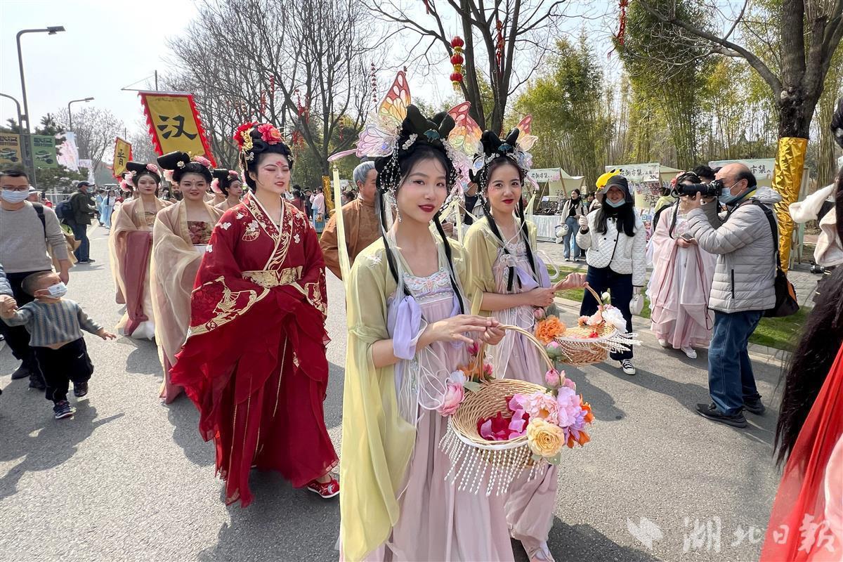 武汉园博园汉口里花朝节开幕