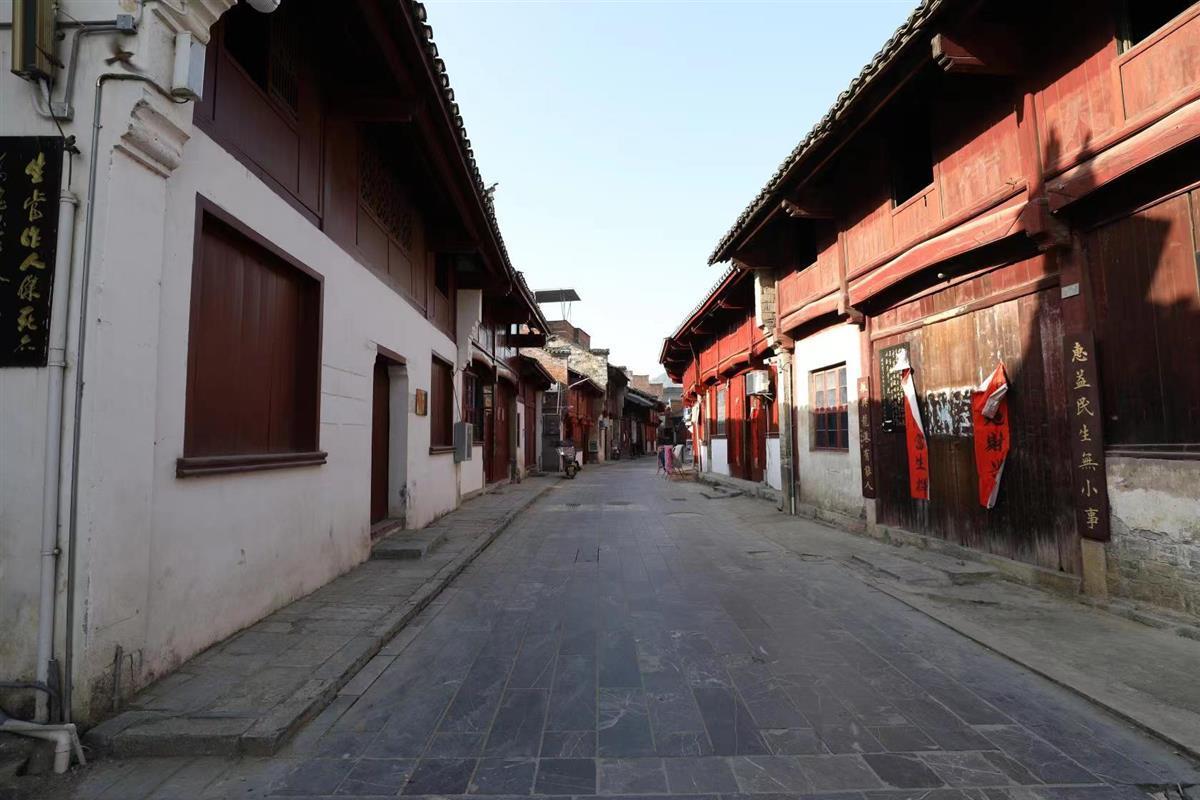 红军街有"小莫斯科"之称的小镇龙港镇隶属湖北省黄石市阳新县,地处鄂