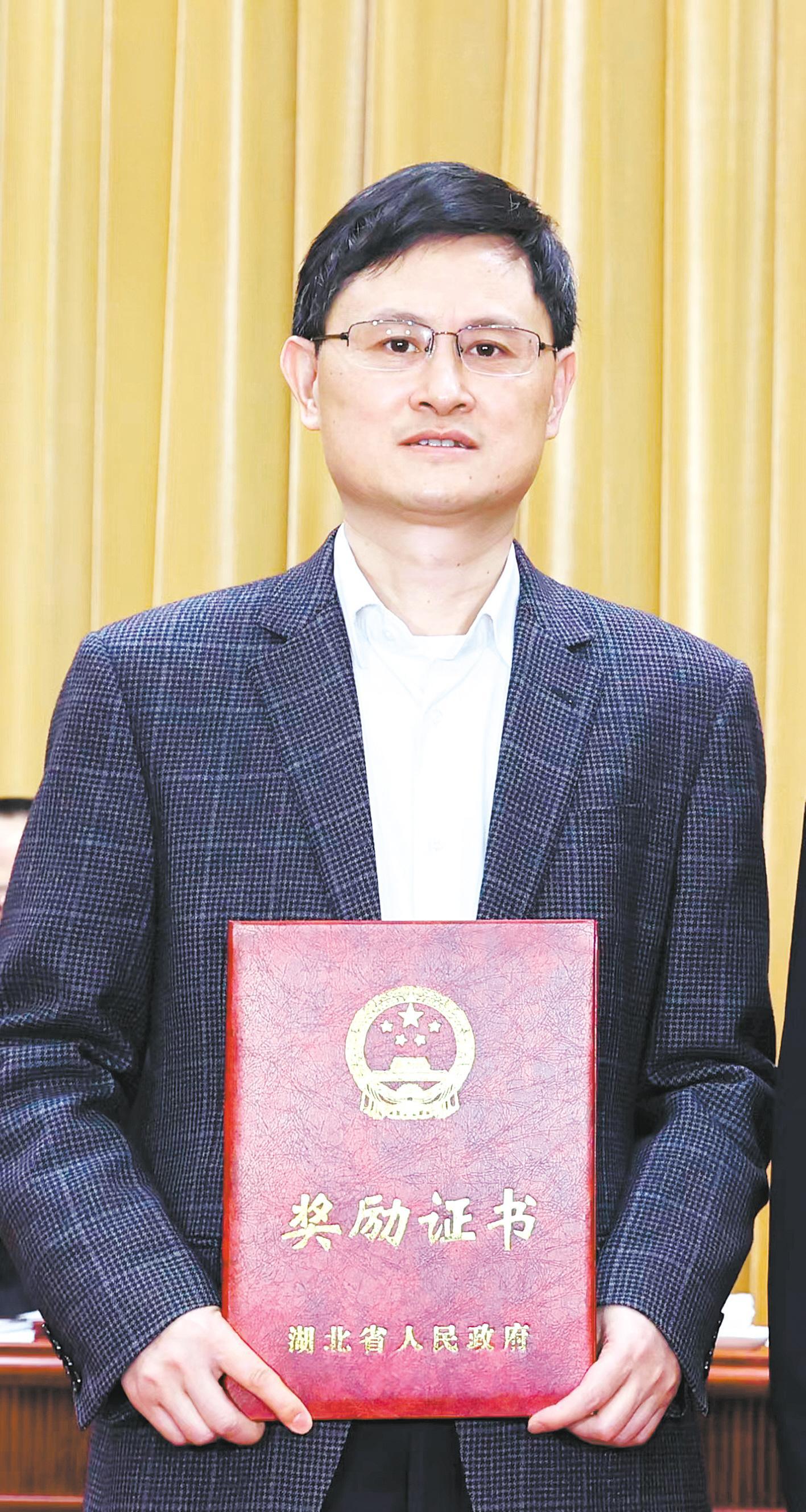 走近湖北省科学技术突出贡献奖得主舒红兵在天然免疫领域创新不息