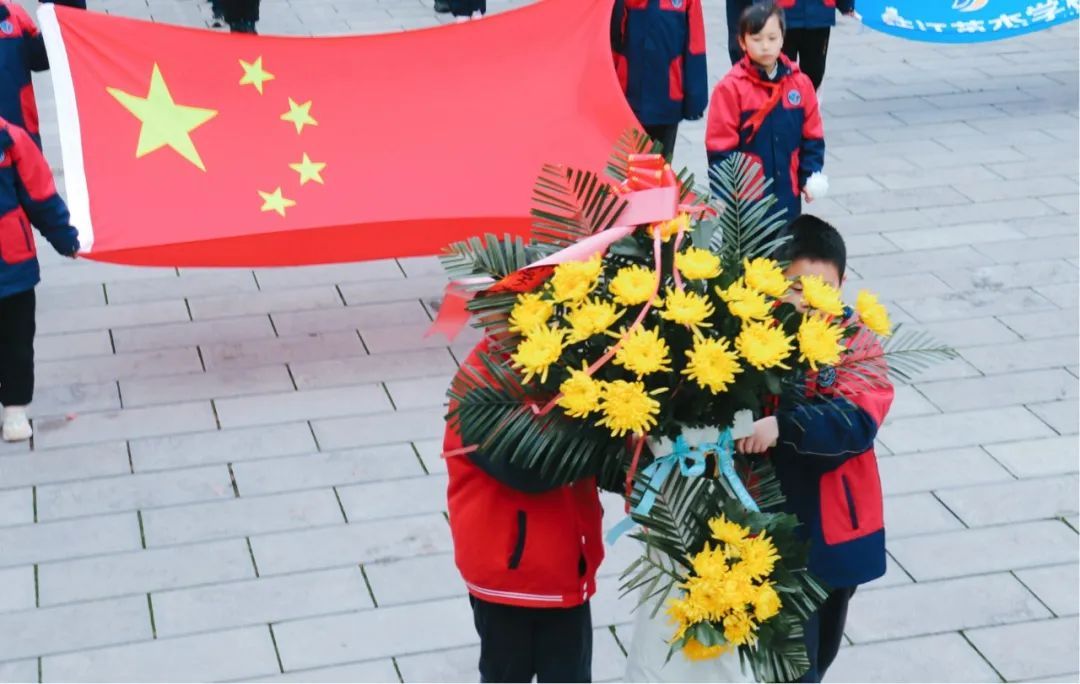 緬懷革命先烈傳承紅色基因枝江英傑小學開展清明烈士陵園祭掃活動