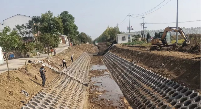 石首市南口镇管家铺村泥巴沟变幸福渠