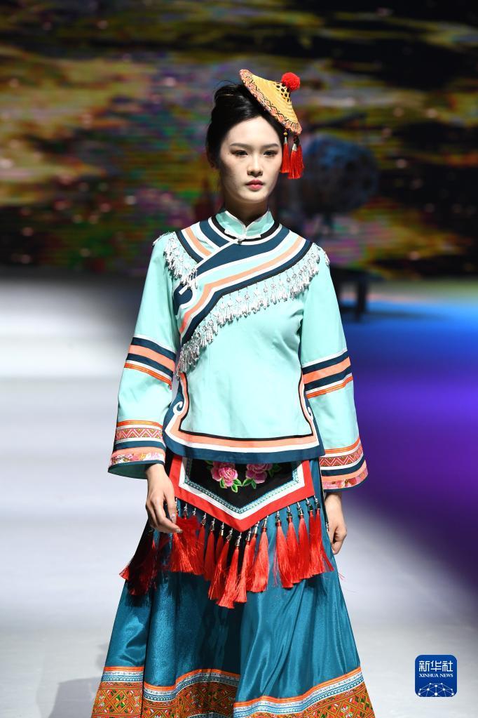 仪式暨2023年壮族三月三民族服饰展秀活动在广西文化艺术中心举行