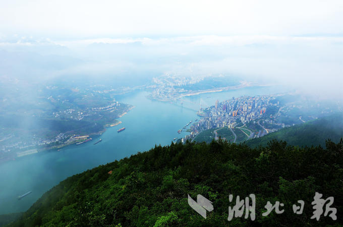 巴東雨後巫峽