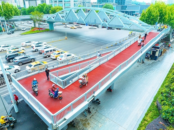 天桥大改造堵点变通途