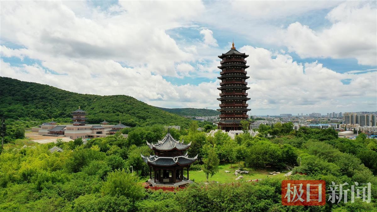 李白曾在此留连孟浩然为它写诗襄阳有座诗山叫岘山