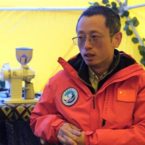 社音视频部制作:新华fm工作室编辑:吴炜玲,董琳娜,熊洁海报:聂毅记者