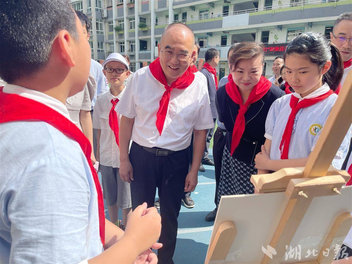 “人民英雄”张定宇与洪山师生共度“世界无烟日”-荆楚网-湖北日报网