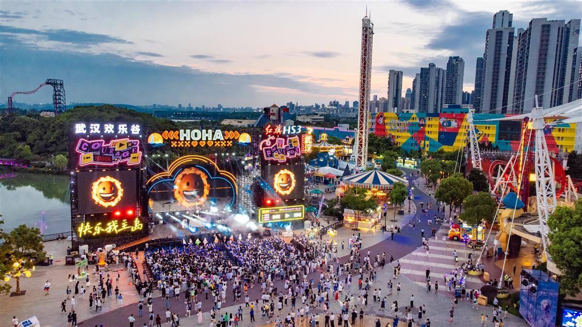 武汉欢乐谷及玛雅海滩水公园夜场全面开放
