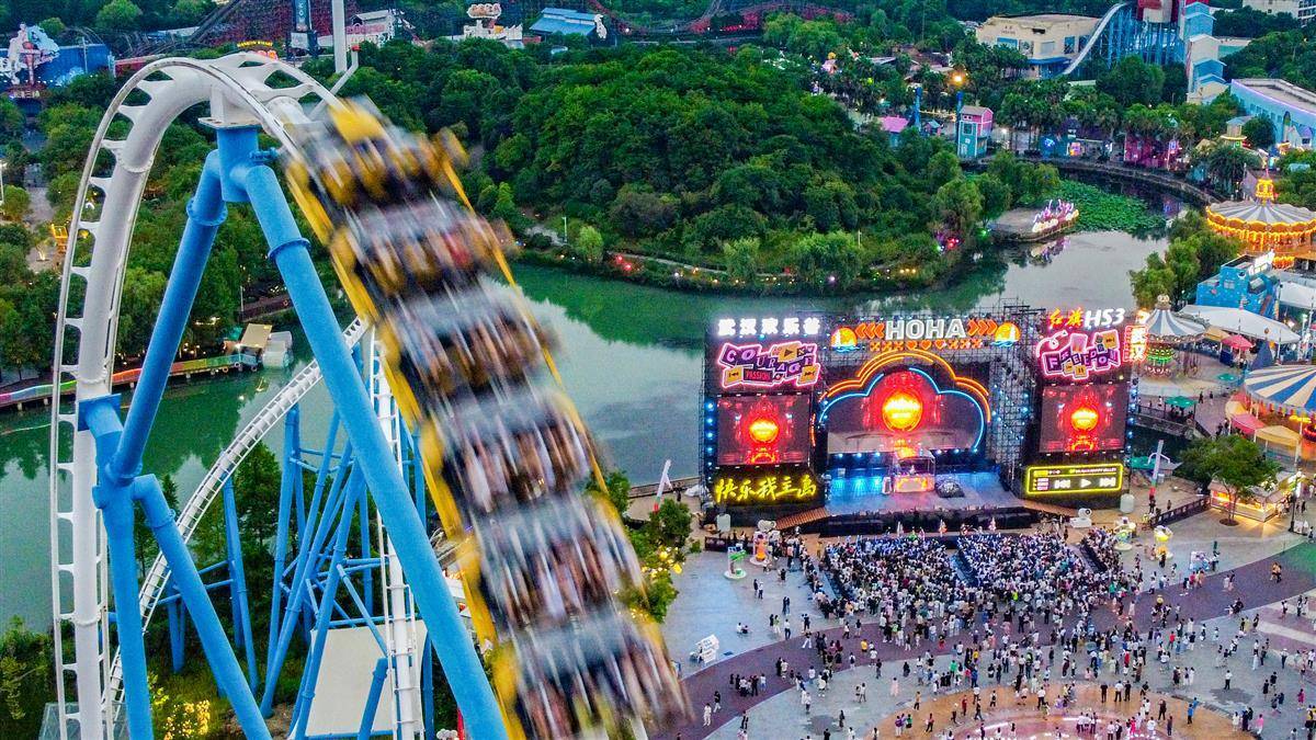 武汉欢乐谷及玛雅海滩水公园夜场全面开放