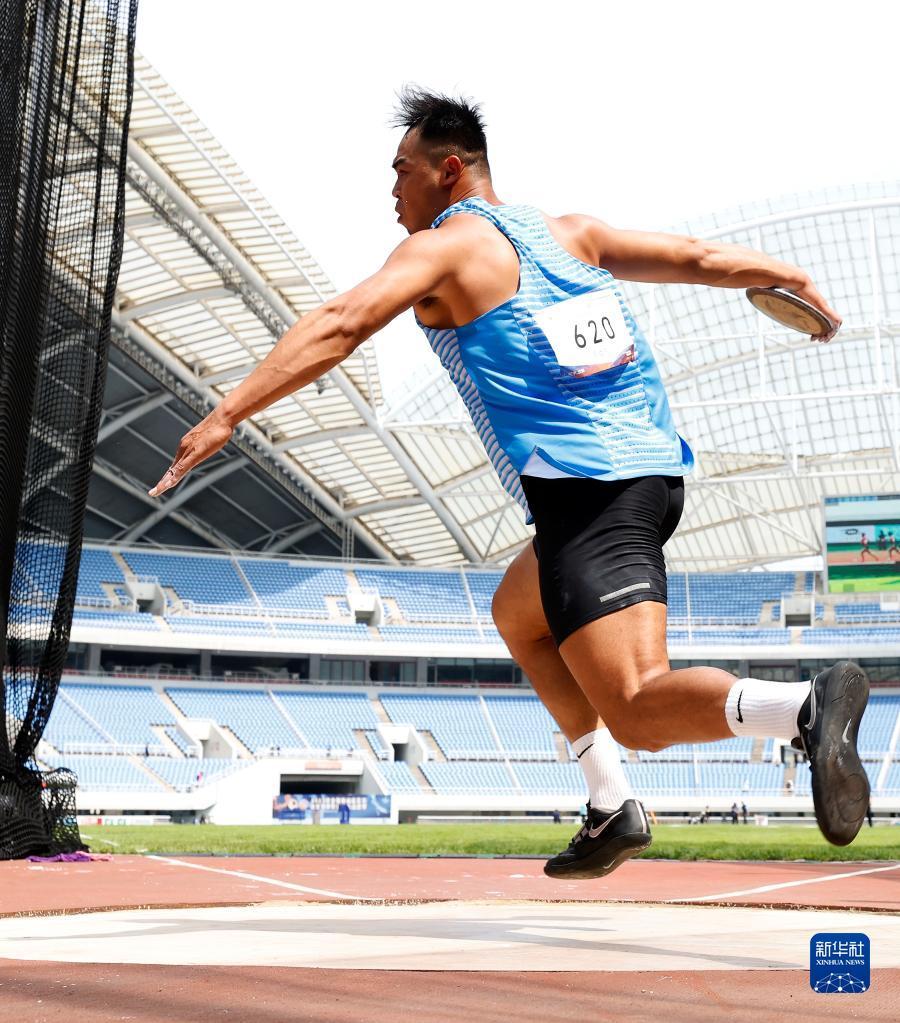 田径全国冠军赛阿卜杜艾尼图尔贡获得男子铁饼冠军