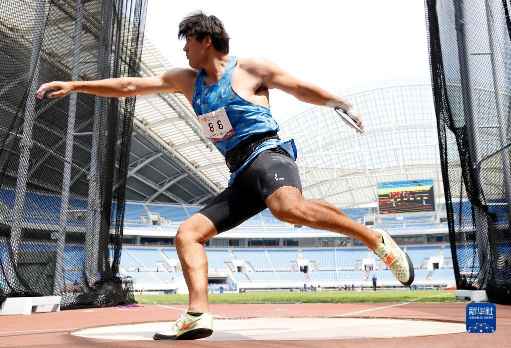 田径全国冠军赛阿卜杜艾尼图尔贡获得男子铁饼冠军