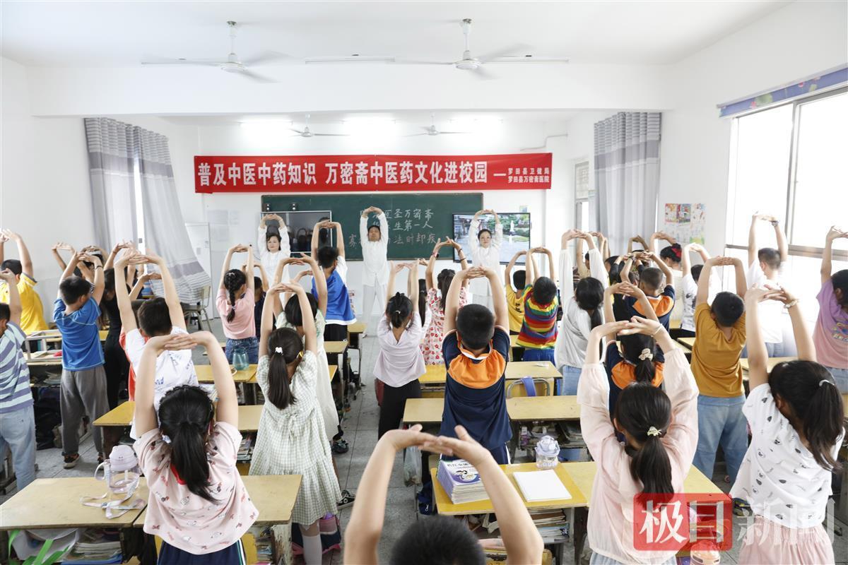 罗田县万密斋医院开展"中医药文化宣传月"系列活动