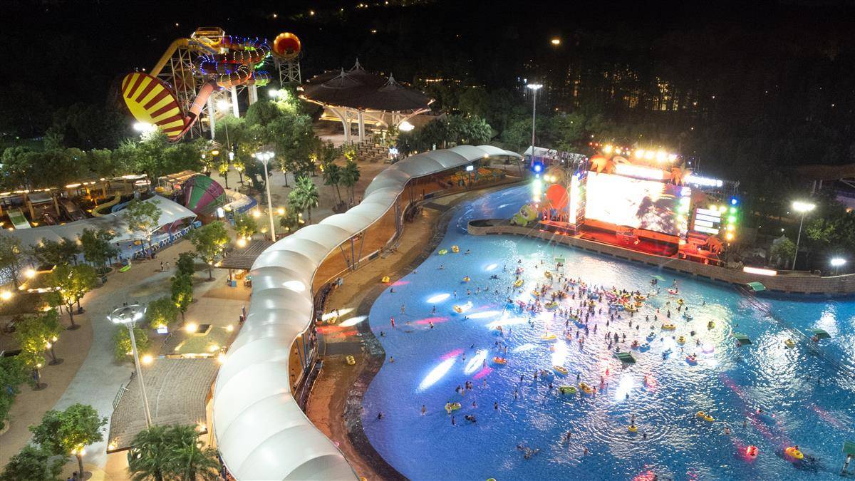武汉欢乐谷及玛雅海滩水公园夜场全面开放