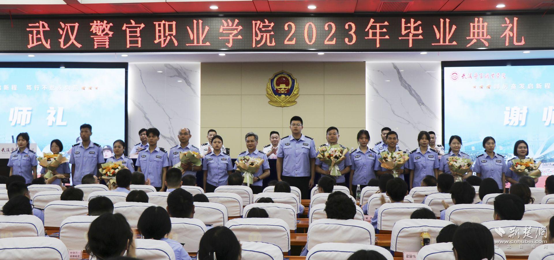 武汉警官职业学院校服图片