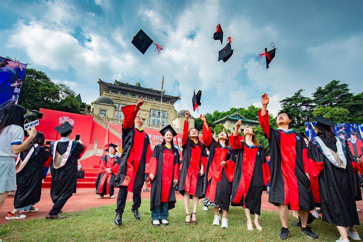 武汉大学2023年毕业典礼隆重举行-荆楚网-湖北日报网