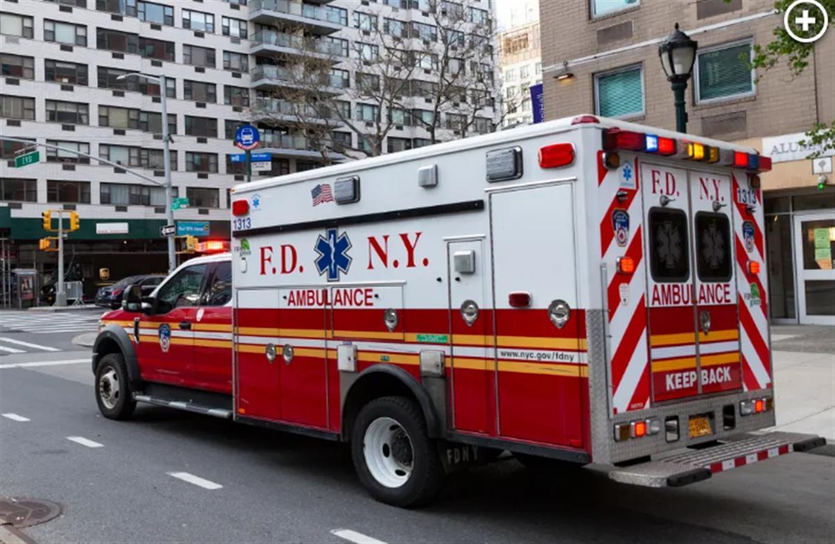 纽约一消防员见报警者已死偷走其信用卡疯狂消费检察官他本应是这个