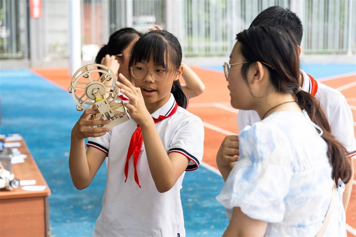 庆祝六一湖大附小举办科技节