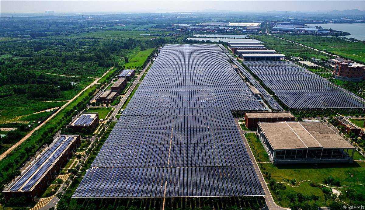 骄阳变成绿电污水处理厂光伏发电火力全开