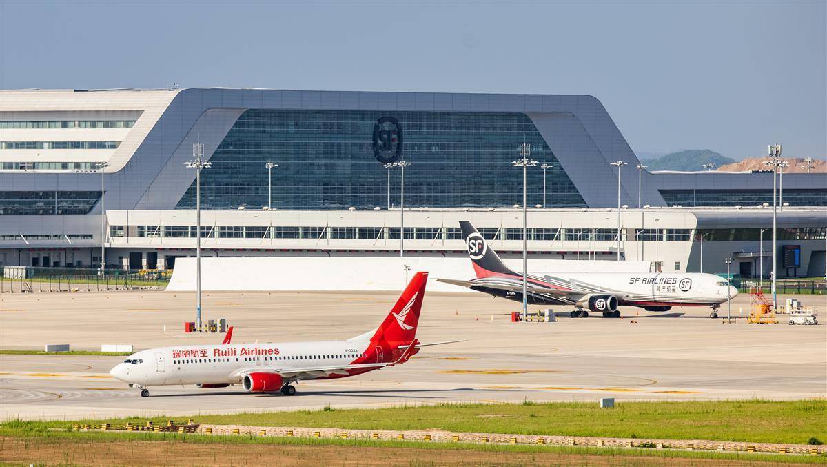 "覆盖全国,辐射亚洲,延伸欧美" 鄂州花湖机场投运一周年,加速织密"双