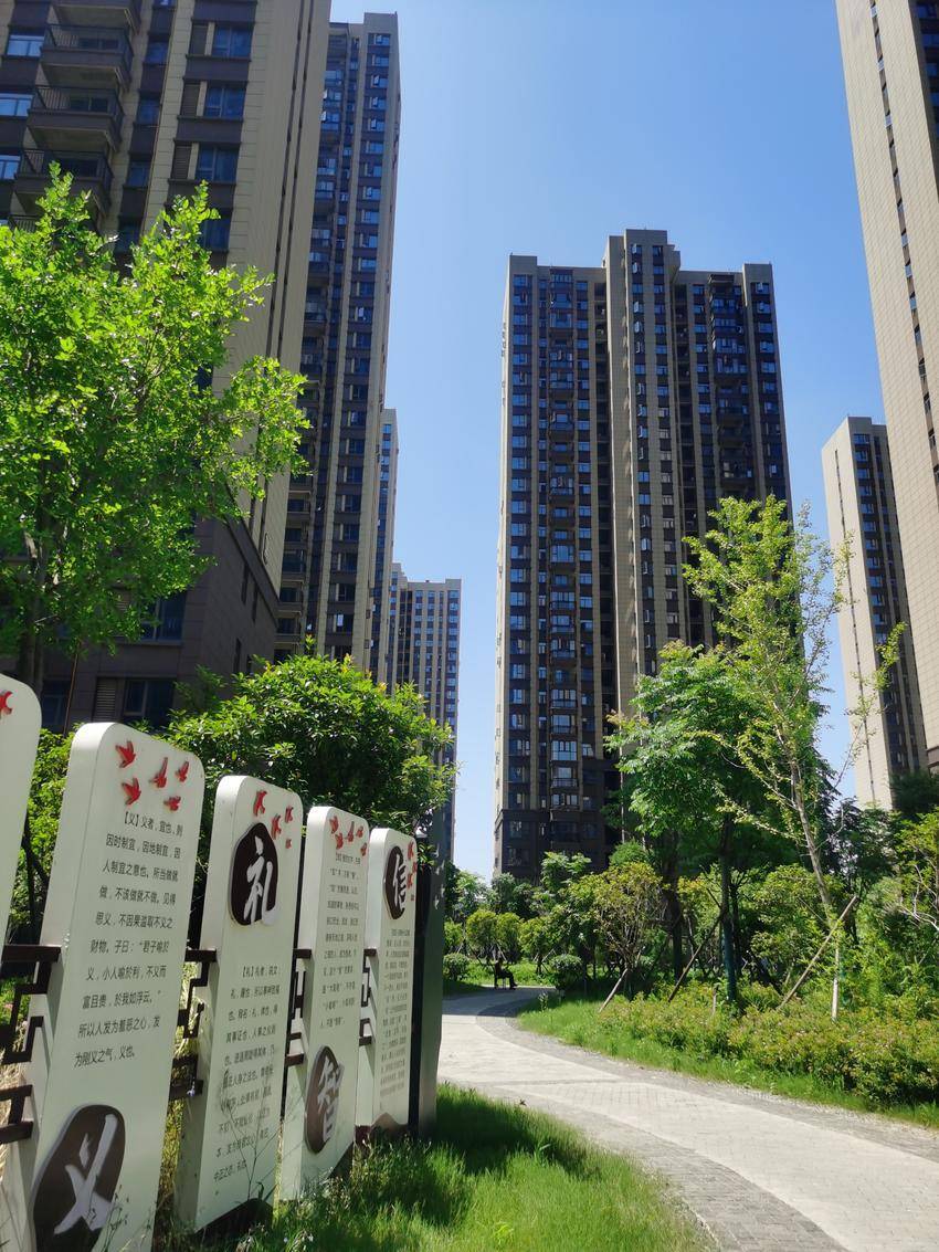 媒体看城市创建孝感每天都是新的广场街道变变变