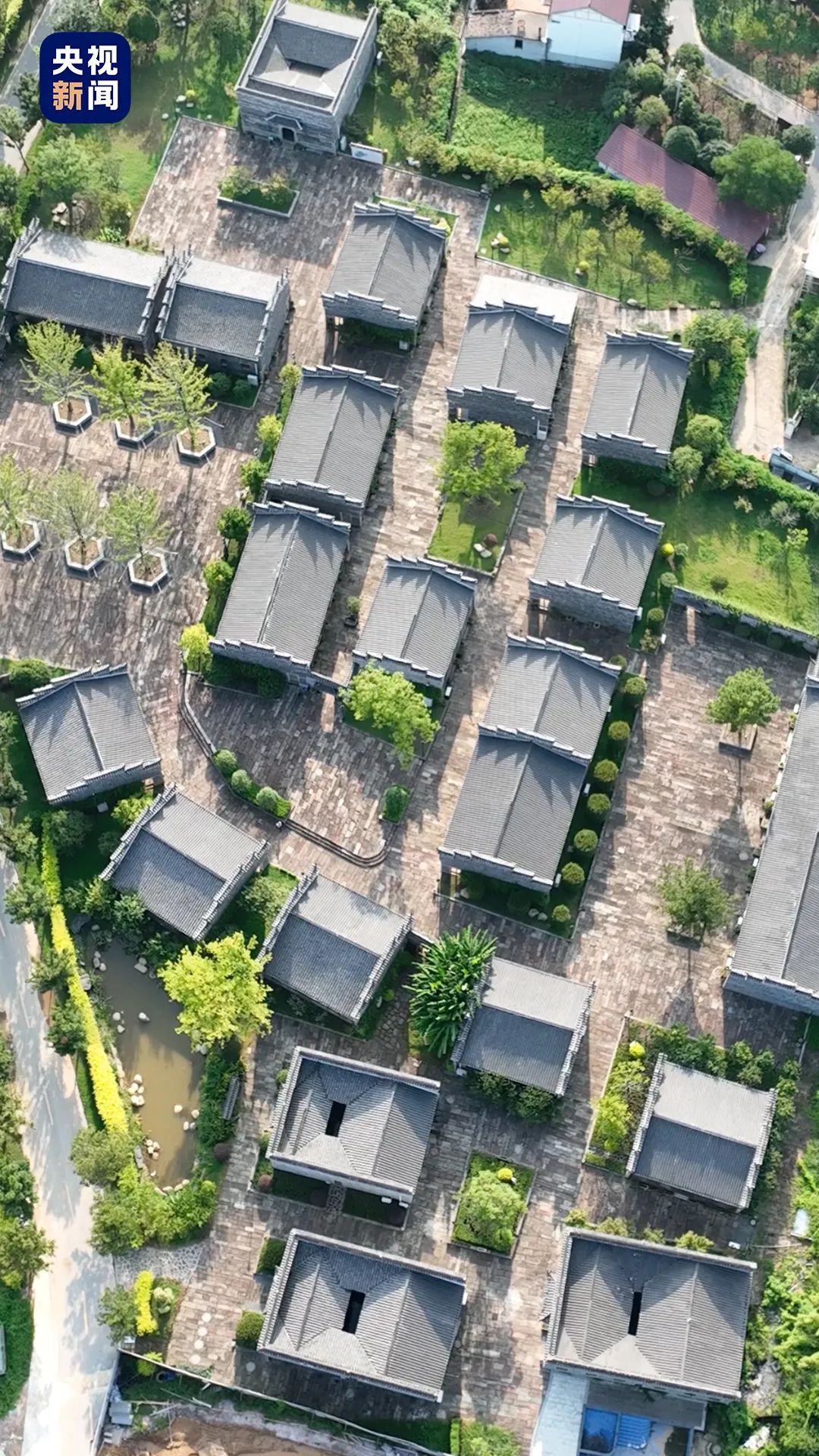 鹰潭余江潢溪镇渡口村韬奋小镇,是近代文化旗手邹韬奋先生的祖籍地.