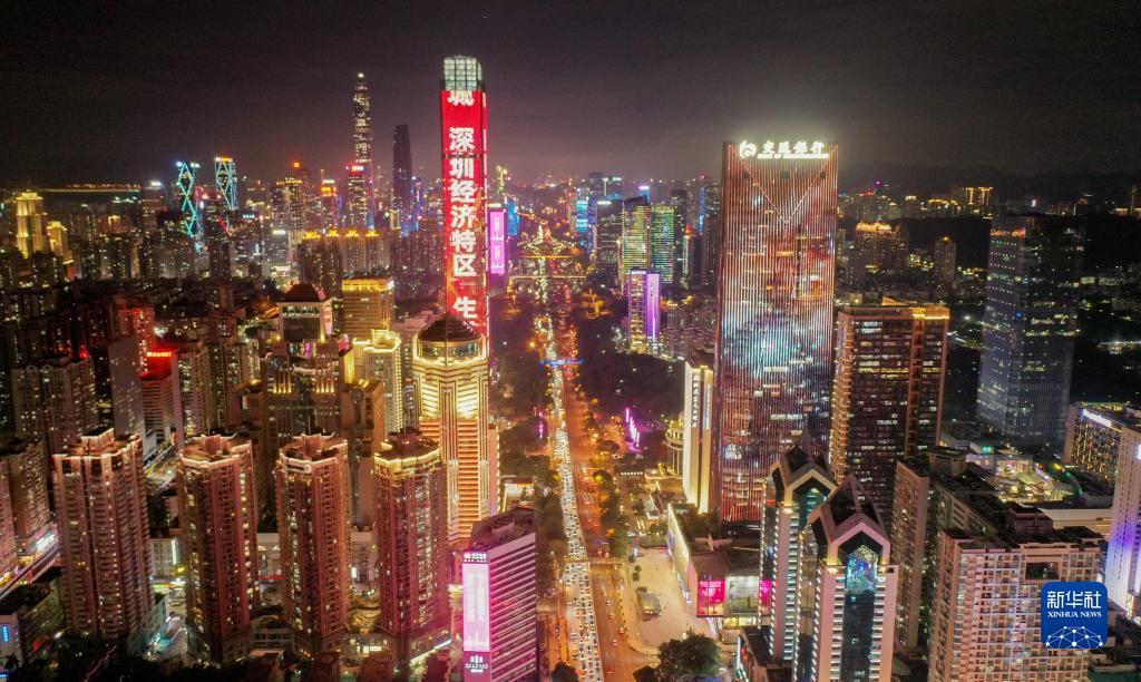 深圳点亮地标建筑庆祝特区成立43周年